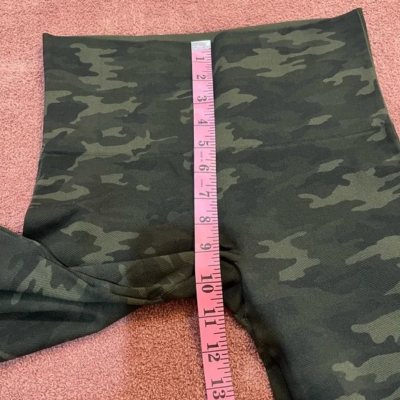 SPANX Look at me Now Camo Leggings - Picture 7 of 8